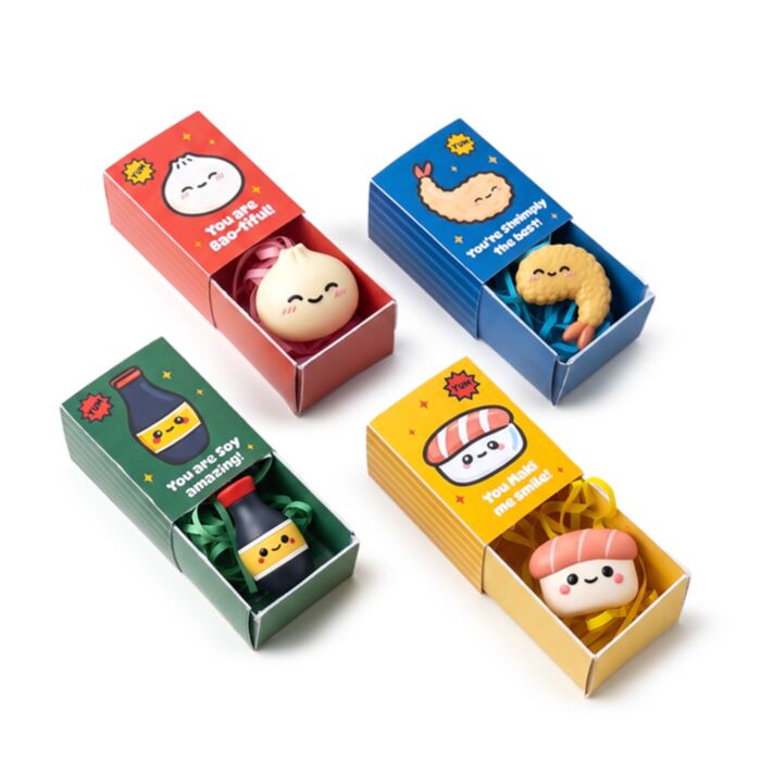 Mini figura em caixa Foodiemals Bao House Bao Bun: Camarão, Maki, Molho de Soja