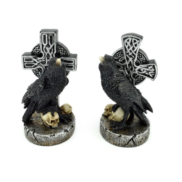 Corvo com cruz celta e caveiras