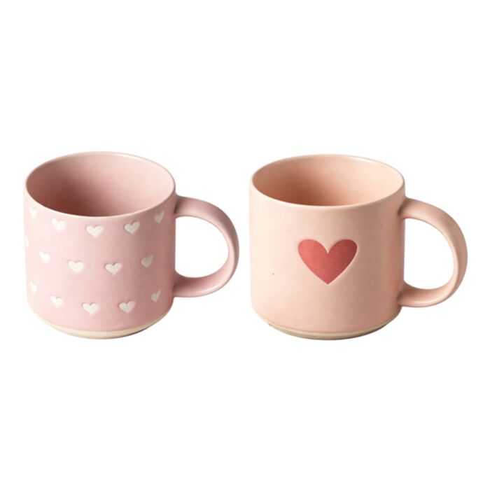 Caneca de grés com corações cor-de-rosa