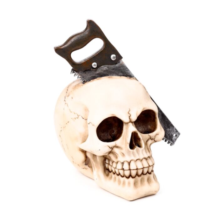 Caveira com serra na cabeça