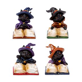 Gatinhos pretos feiticeiros com livro mágico Gatinhos pretos feiticeiros com livro mágico
