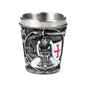 Copo de shot decorativo de cavaleiro medieval com escudo branco e vermelho