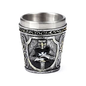 Copo de shot decorativo do cavaleiro negro medieval