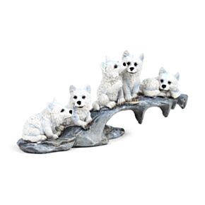 Filhotes de lobo brincando no rochedo