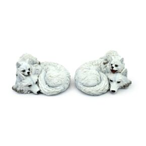 Mãe loba e filhotes aconchegados